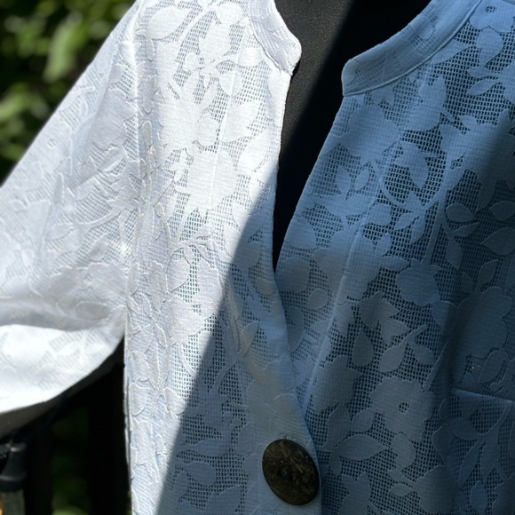 Chico’s White Boho Wooden Button Blouse - Picture 5 of 9